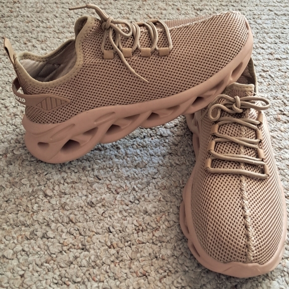 Stylish Tan/peach Sneakers NWOT - Picture 1 of 10